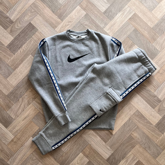 NIKE REPEAT TRACKSUIT SET - GREY